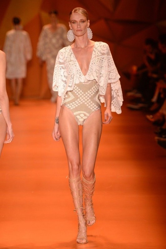 rendas-mangas-tonsterrosos-branco-aguadecoco-biquini-verao2016-532x800