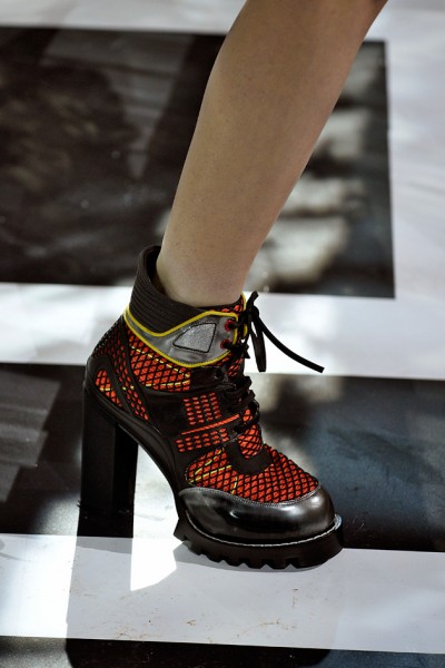 100316-sapatos-louisvuitton2-400x600