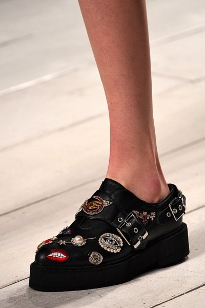 100316-sapatos-mcqueen-400x600