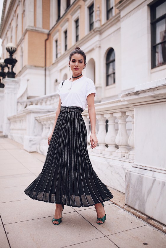 Look-Saia-Midi-e-Camiseta-camila-coelho