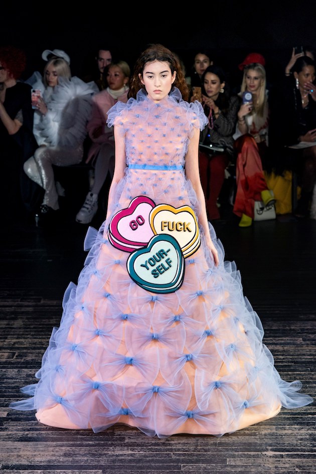 wtf-desfile-viktor-e-rolf-design-ironia-moda-ss-2019 (8)