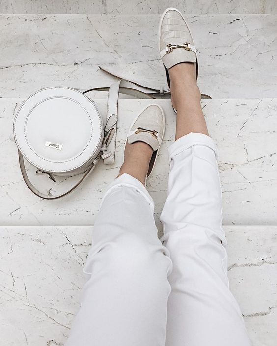 dicas pra você arrasar em um look monocromático e&nbsp;descomplicado!