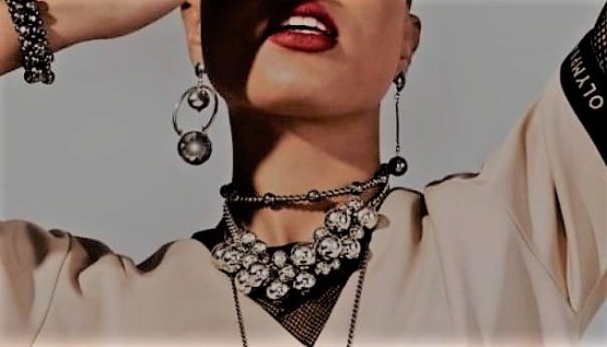 brincos-grandes-e-descombinados-trend-alert (4)