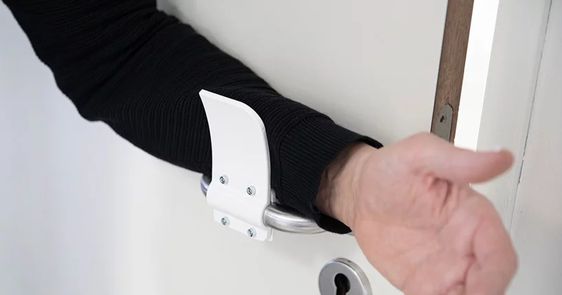 wtf-maçaneta-para-abrir-sem-tocar-as-mãos (3)